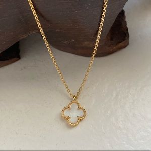 SOLD Van Cleef & Arpels Sweet Alhambra 18K gold